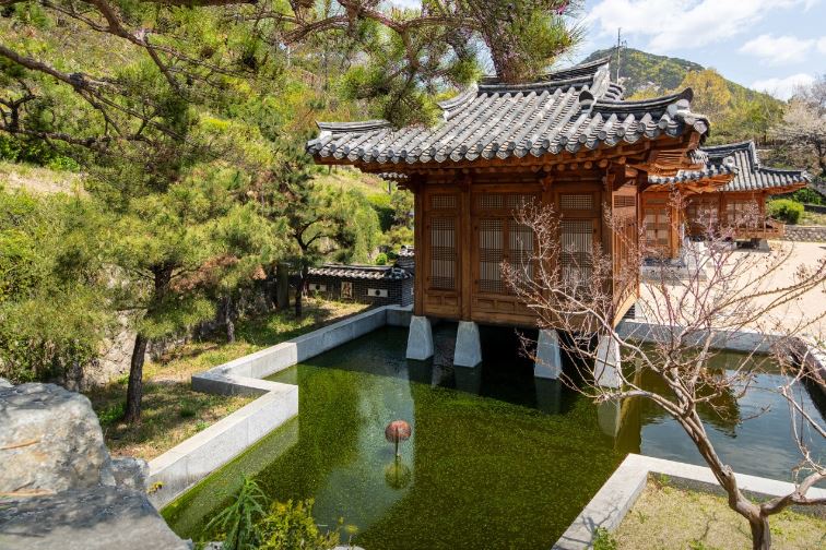 '서울 실내 가볼만한곳' 너무 더울때 실내 데이트 하기도 좋은 5곳 어디? 3 청운문학도서관 2