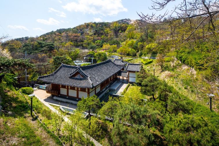 '서울 실내 가볼만한곳' 너무 더울때 실내 데이트 하기도 좋은 5곳 어디? 4 청운문학도서관 3